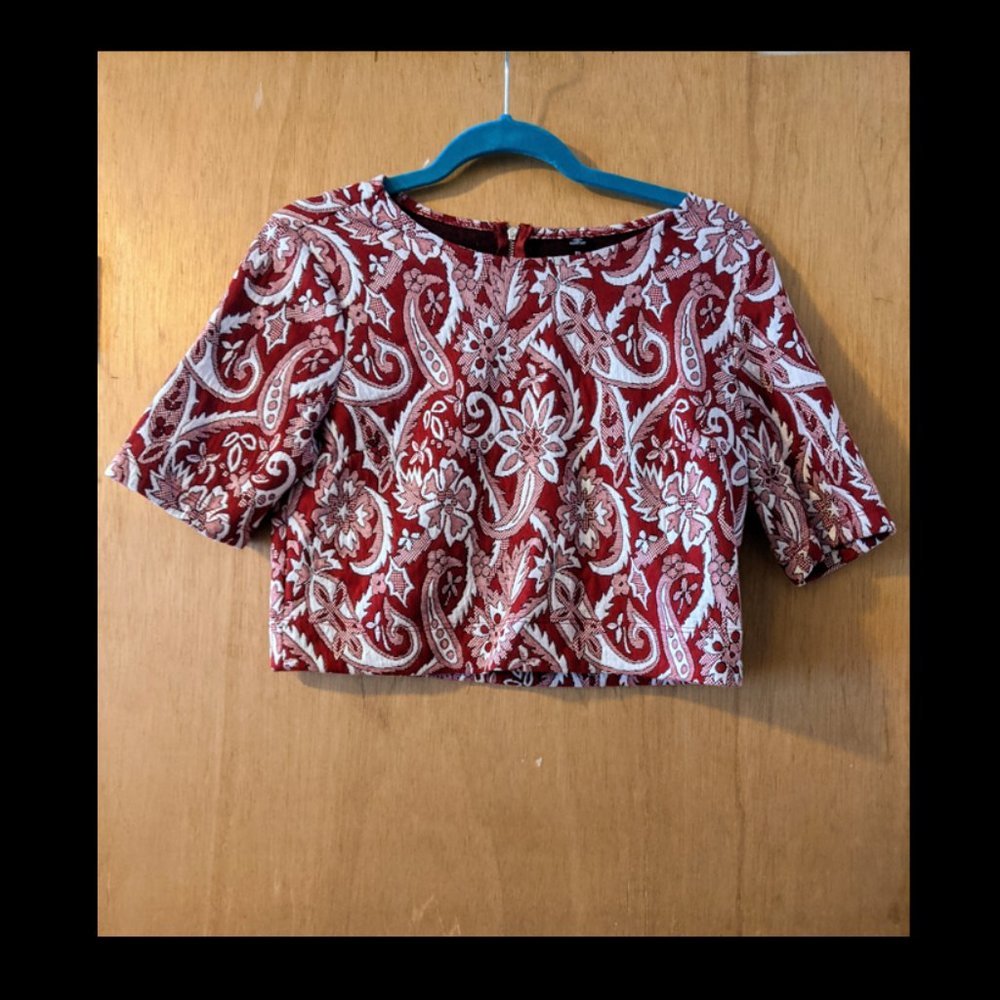 Cropped Top Perfect for Summer | Size M